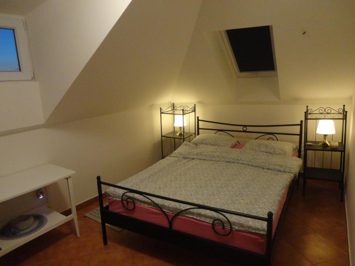 Apartment Gliha Jelsa  Esterno foto